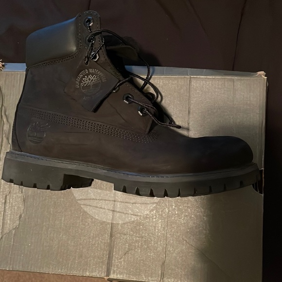 All Black timberlands - Picture 1 of 1